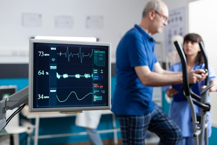 Au-delà de la convalescence : comment la réadaptation cardiaque basée sur l’exercice physique améliore le pronostic des patients atteints de maladie coronarienne