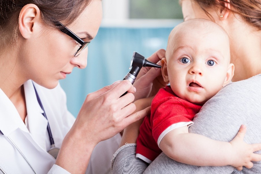 Antibiotic therapy for acute otitis media in children: preventing complications or overprescribing? Antibiotic therapy for acute otitis media in children: preventing complications or overprescribing?