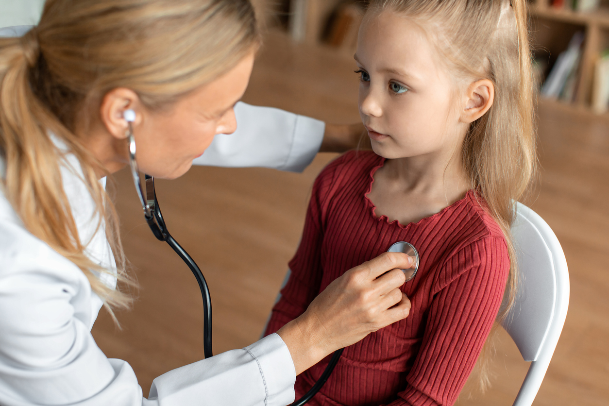 Des pneumonies à Mycoplasma pneumoniae sans fièvre Des pneumonies à Mycoplasma pneumoniae sans fièvre